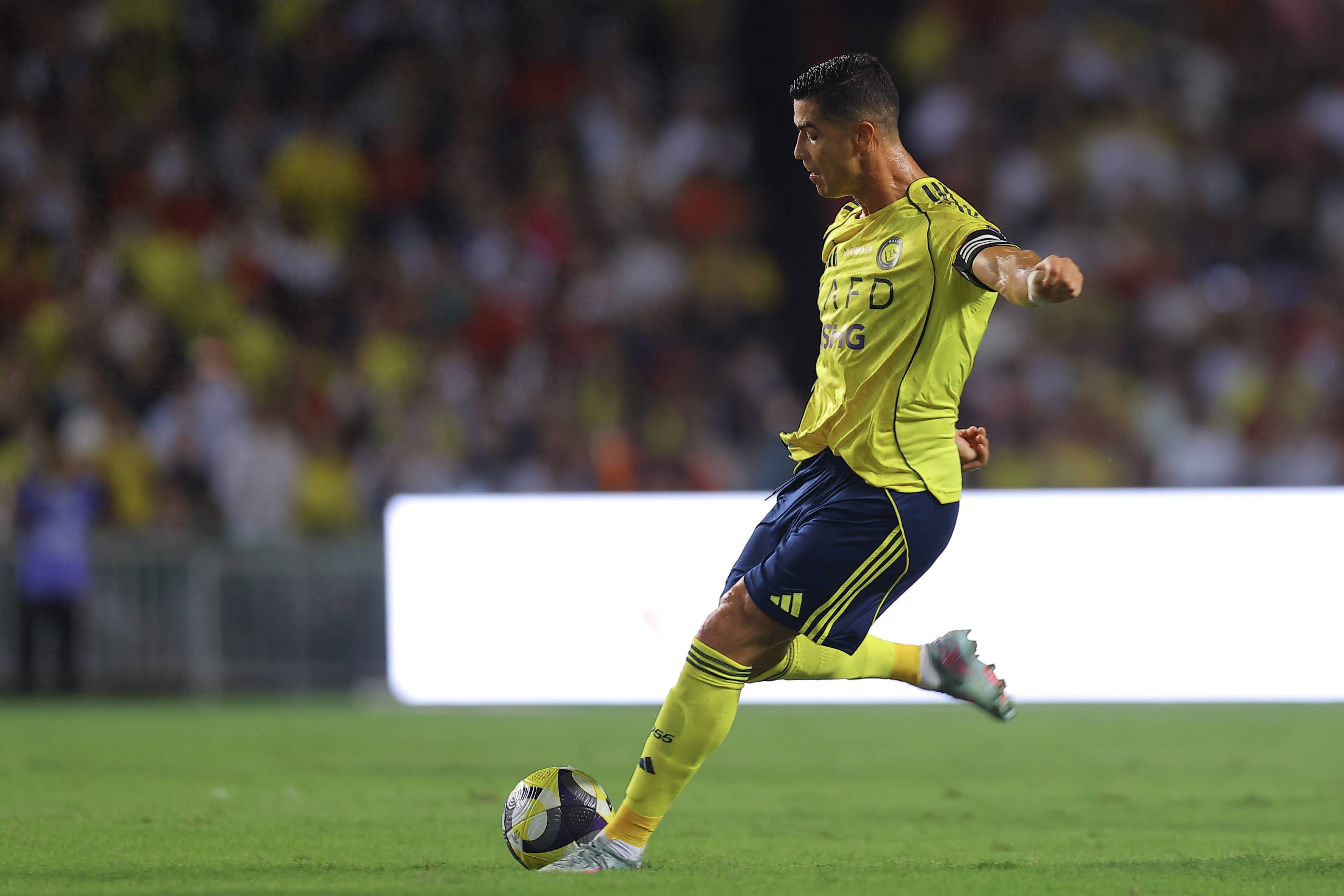 爱游戏APP-险胜引发热议！，C罗在SKT比赛中重要助攻比赛高潮迭起-爱游戏APP