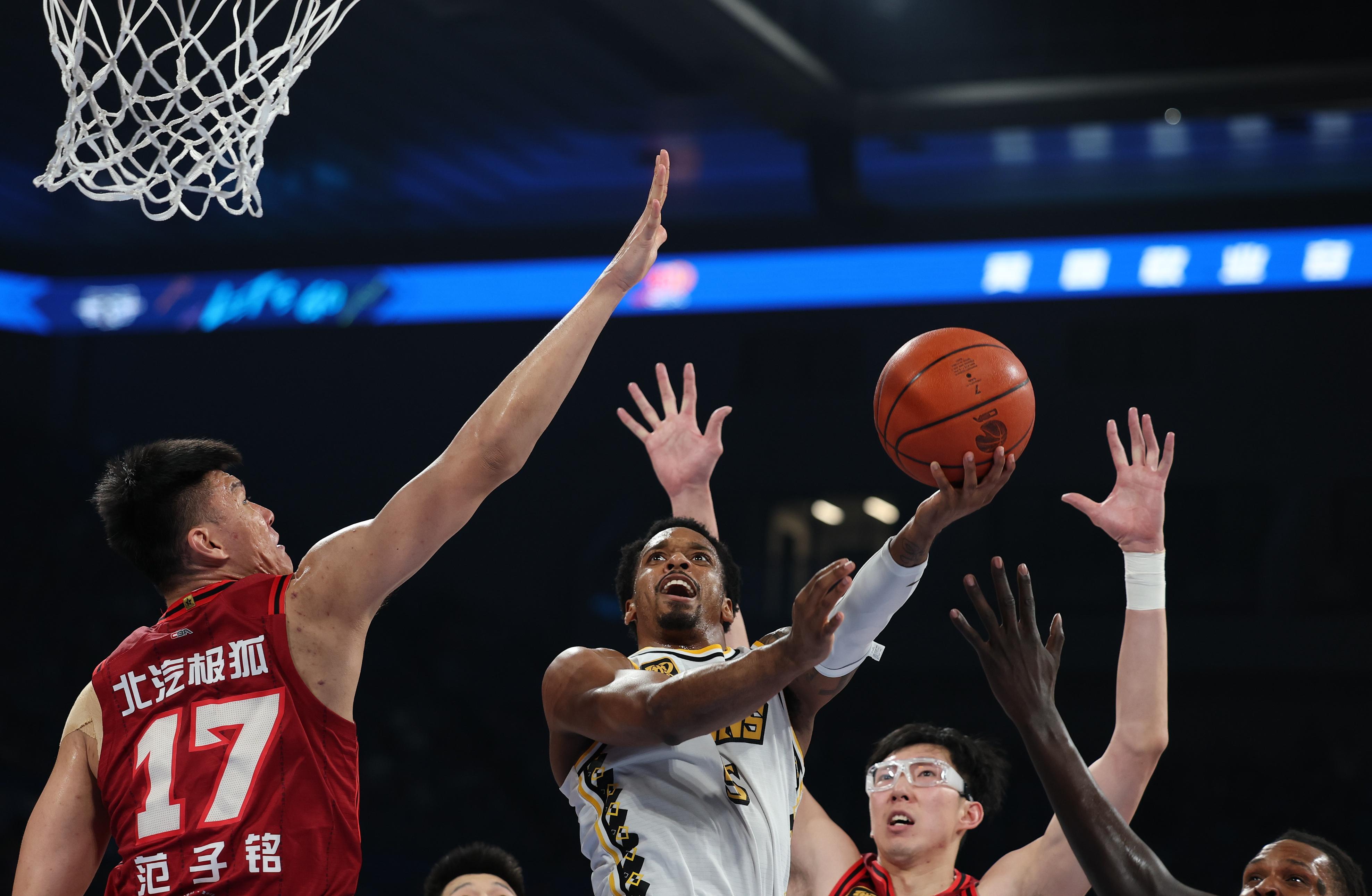 浙江队训练开放日，国际比赛日临场应变引欢呼，NBA常规赛在即，临场指挥获称赞的简单介绍