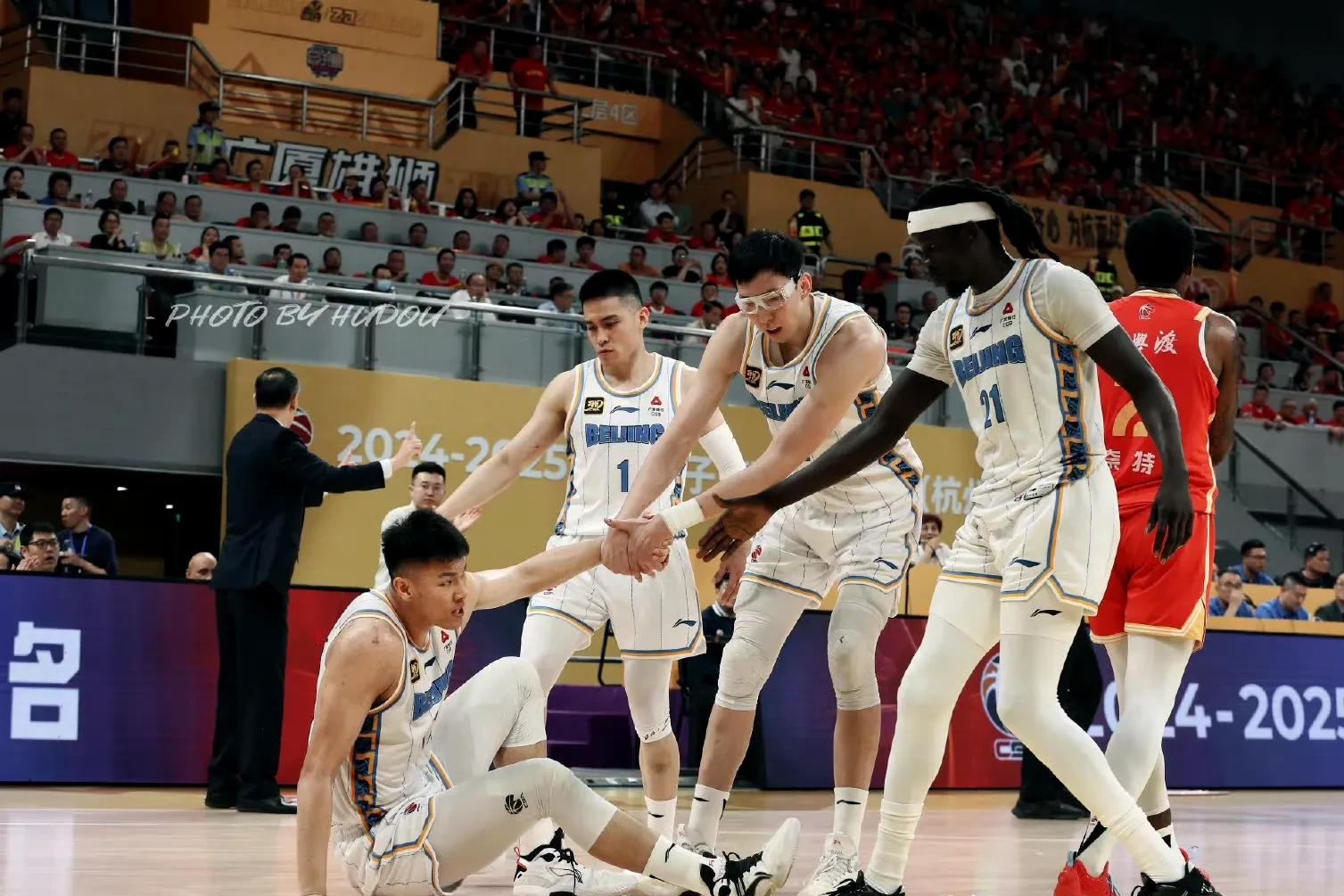 窗口期体能课后，广厦男篮内部沟通备战欧冠，话题不断，轮换策略成焦点的简单介绍