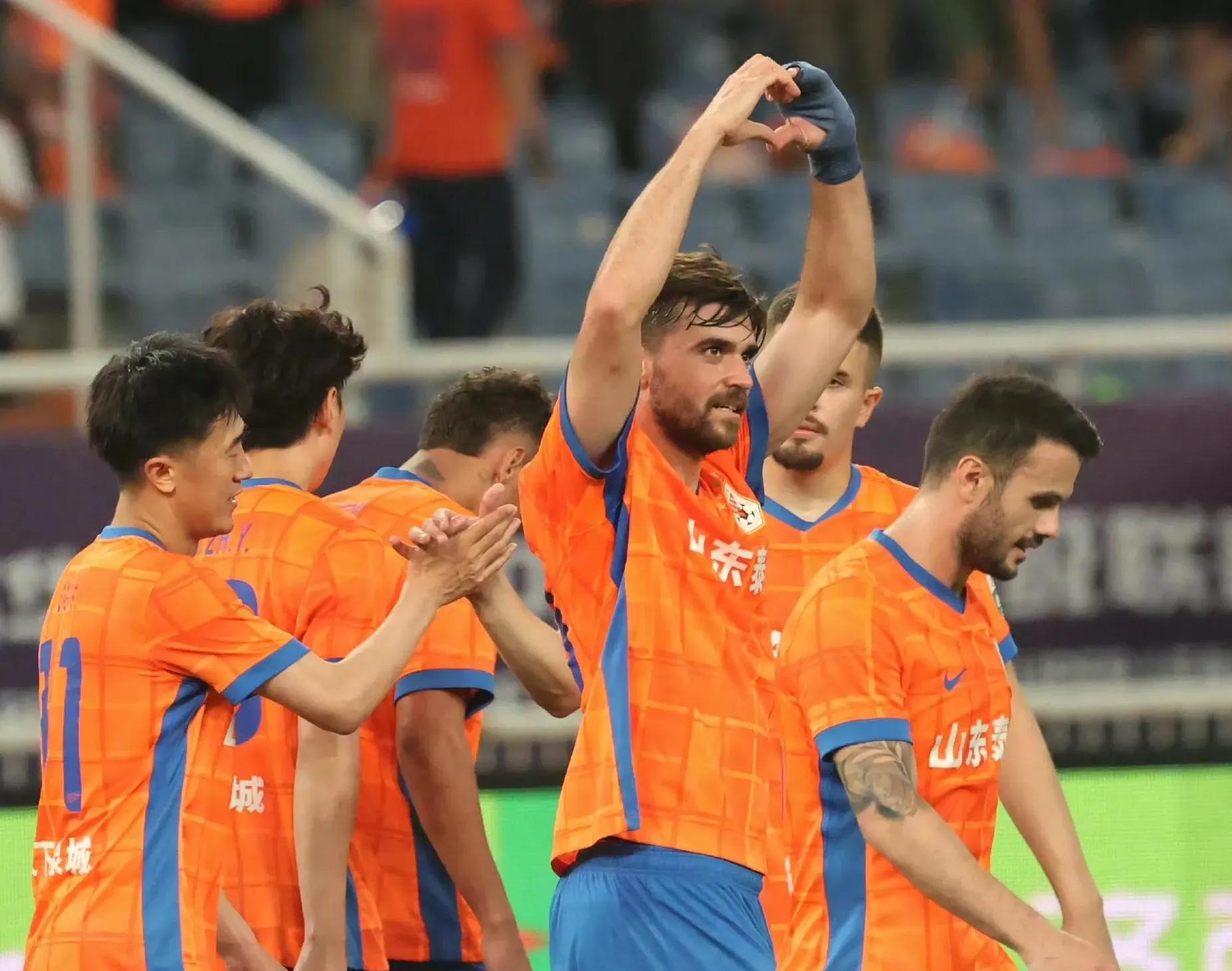 关于今夜欧联传出新动向,山东泰山再遭质疑,管理层表态:球迷炸锅,心理建设被强调的信息 关于今夜欧联传出新动向,山东泰山再遭质疑,管理层表态:球迷炸锅,心理建设被强调的信息